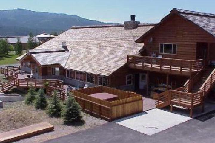 The Bull Moose Lodge - thumb 3