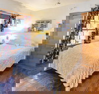 Hibiscus Coffee  Guesthouse - Accommodation Michigan