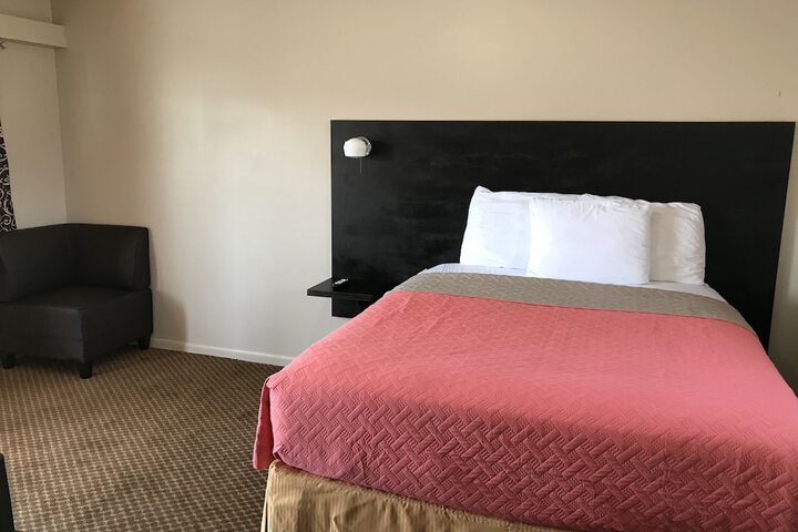 Laci's Country Inn - thumb 5