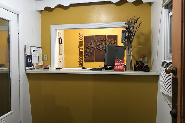 Laci's Country Inn - thumb 2