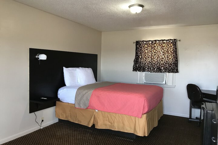 Laci's Country Inn - thumb 4