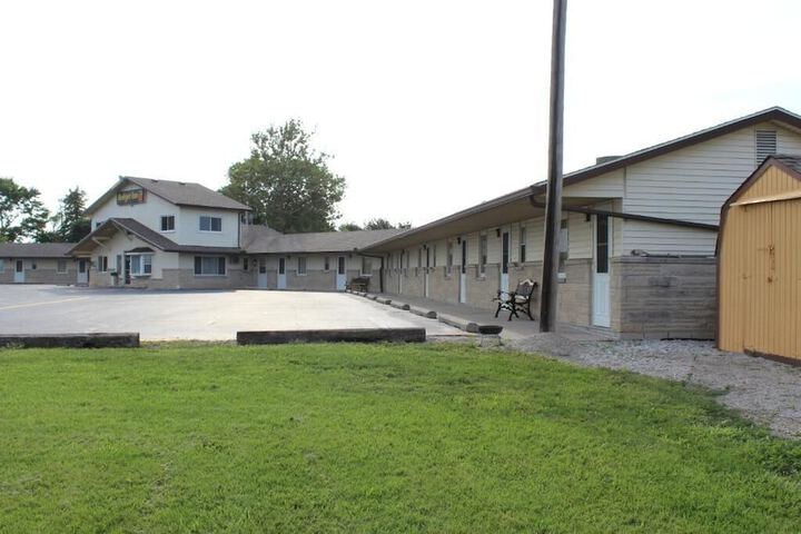 Budget Inn - thumb 2