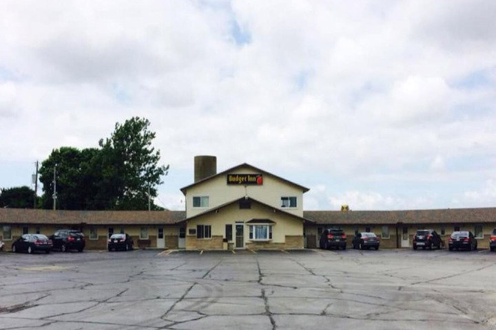 Budget Inn - thumb 1