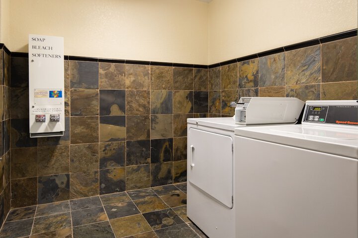 Atherton Park Inn & Suites - thumb 6