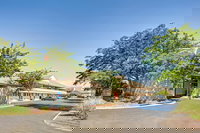 Days Inn  Suites by Wyndham Monroe