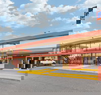 Howard Johnson Suite Hotel by Wyndham Chula Vista/San Diego - Accommodation Michigan