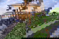 Traders Inn Beach Club