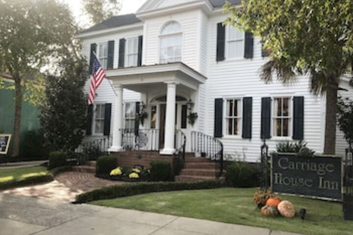 Carriage House Inn - thumb 0