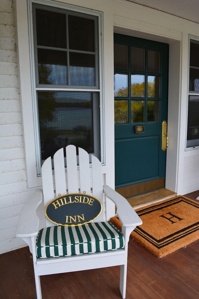 Hillside Waterfront Hotel - thumb 4