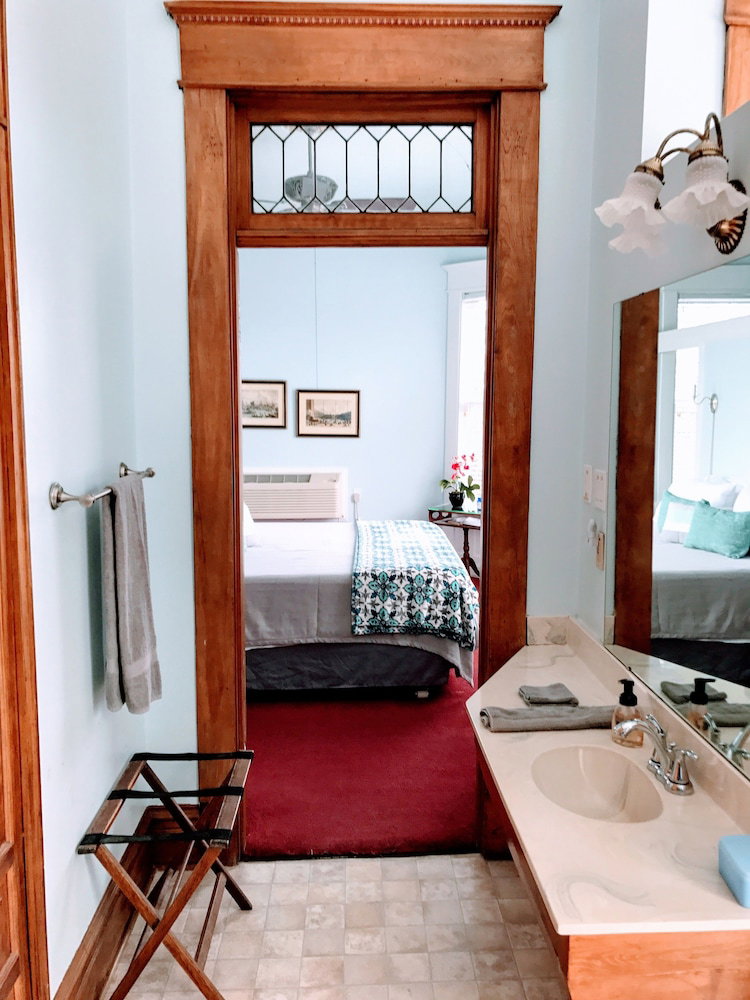 Edwardian Inn - thumb 3