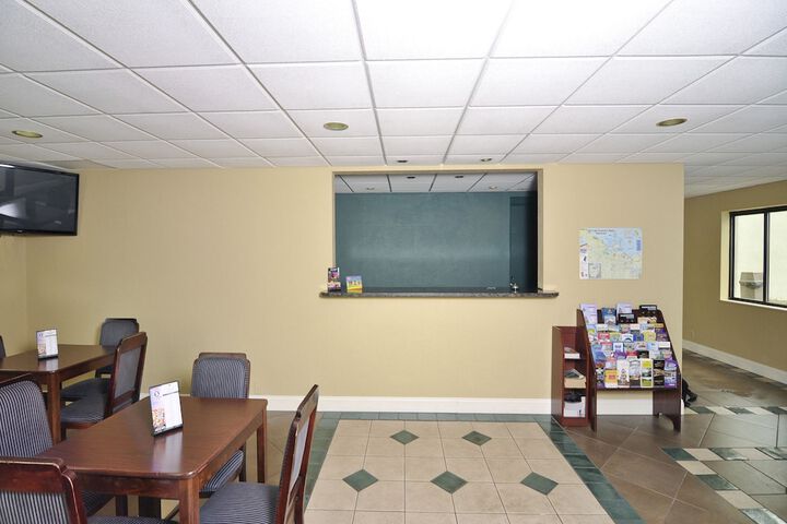 Best Budget Inn Sandusky - thumb 4