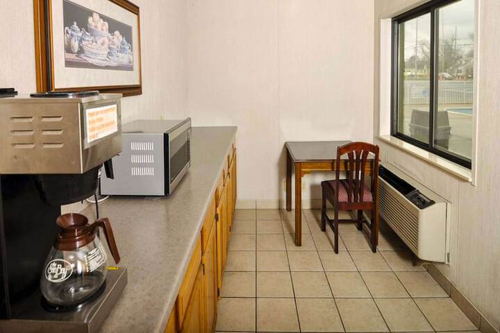 Best Budget Inn Sandusky - thumb 2