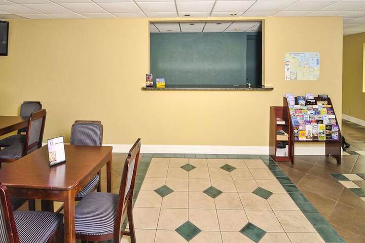 Best Budget Inn Sandusky - thumb 7