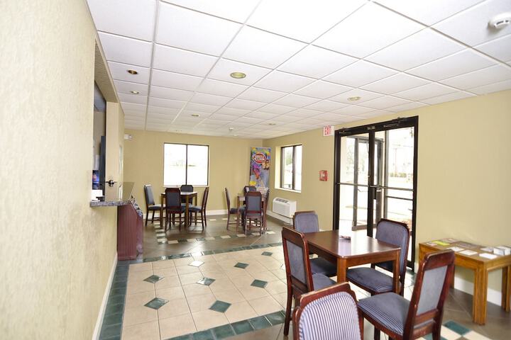 Best Budget Inn Sandusky - thumb 1