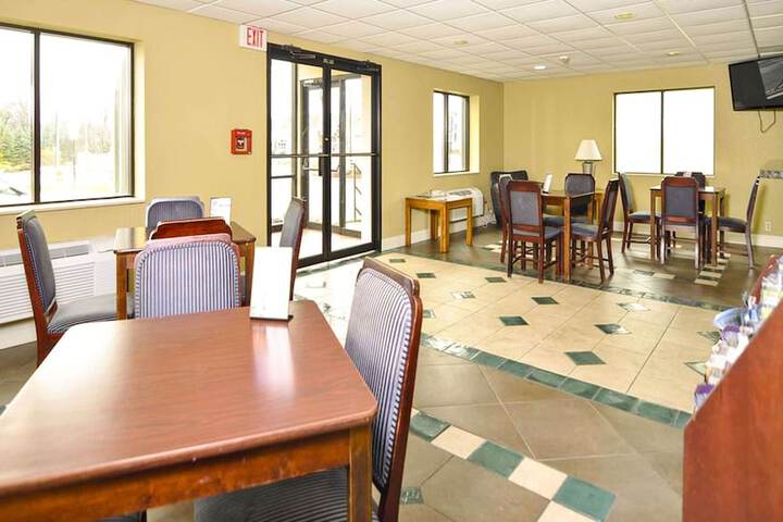 Best Budget Inn Sandusky - thumb 6