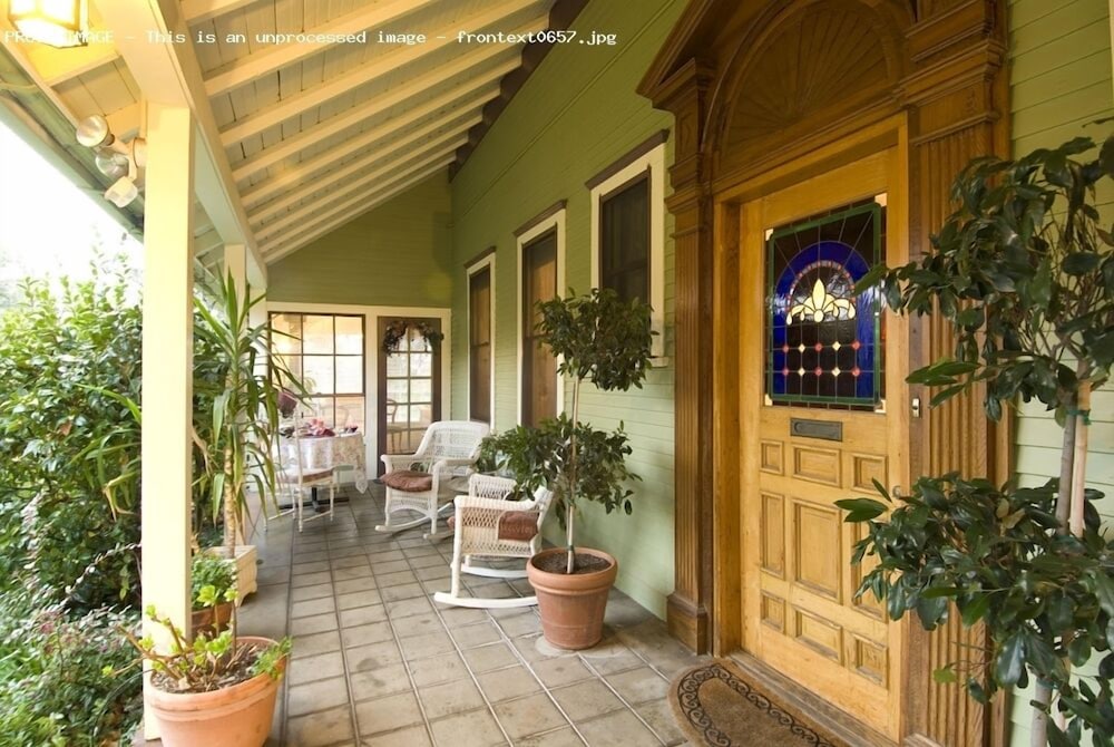 Barretta Gardens Inn - thumb 0