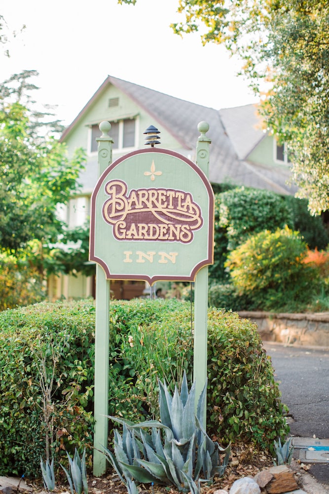 Barretta Gardens Inn - thumb 1