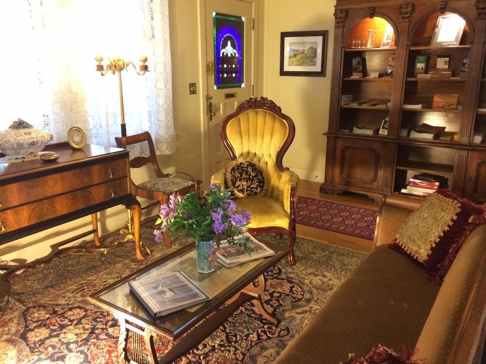 Barretta Gardens Inn - thumb 2