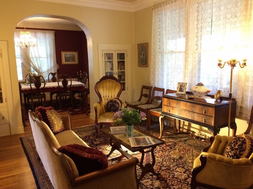 Barretta Gardens Inn - thumb 6