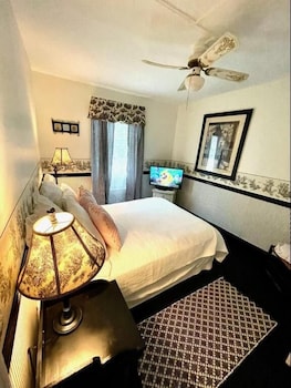 Walden Inn And Suites - thumb 1