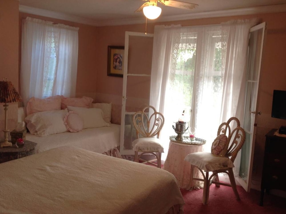 Walden Inn And Suites - thumb 5