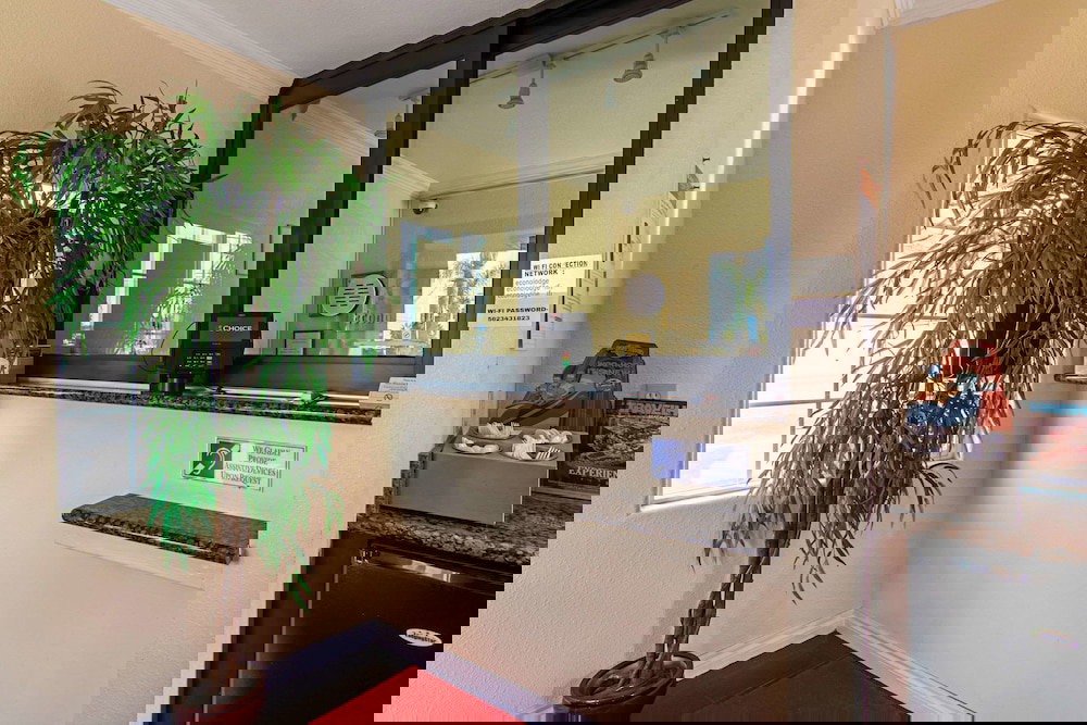 Econo Lodge Long Beach I-405 - thumb 4