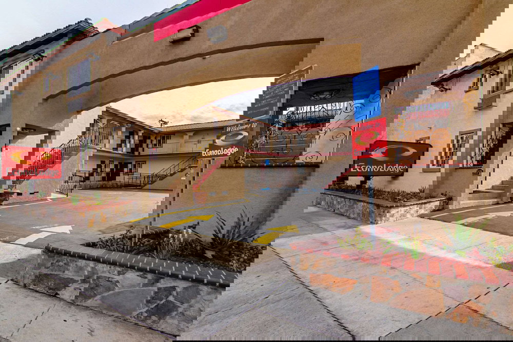 Econo Lodge Long Beach I-405 - thumb 1