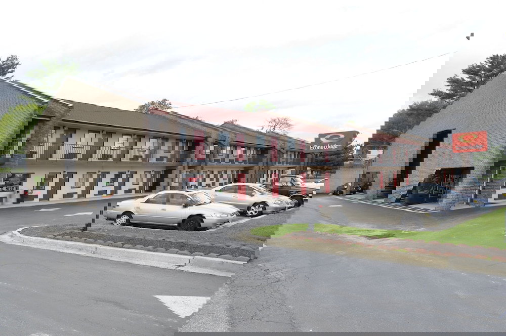 Econo Lodge Laurel Racetrack - thumb 1