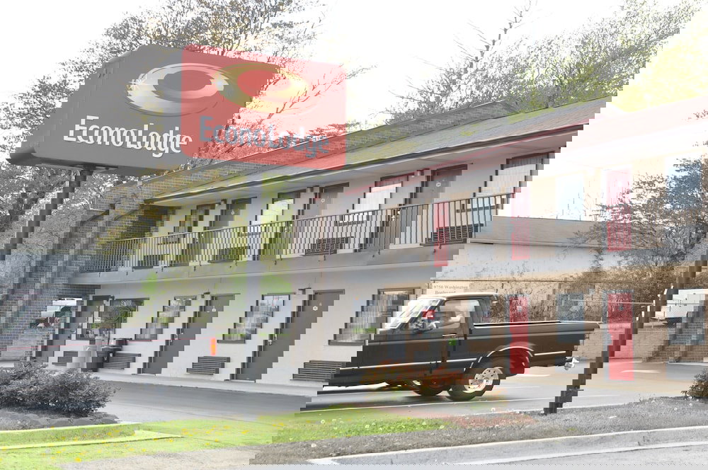 Econo Lodge Laurel Racetrack - thumb 3