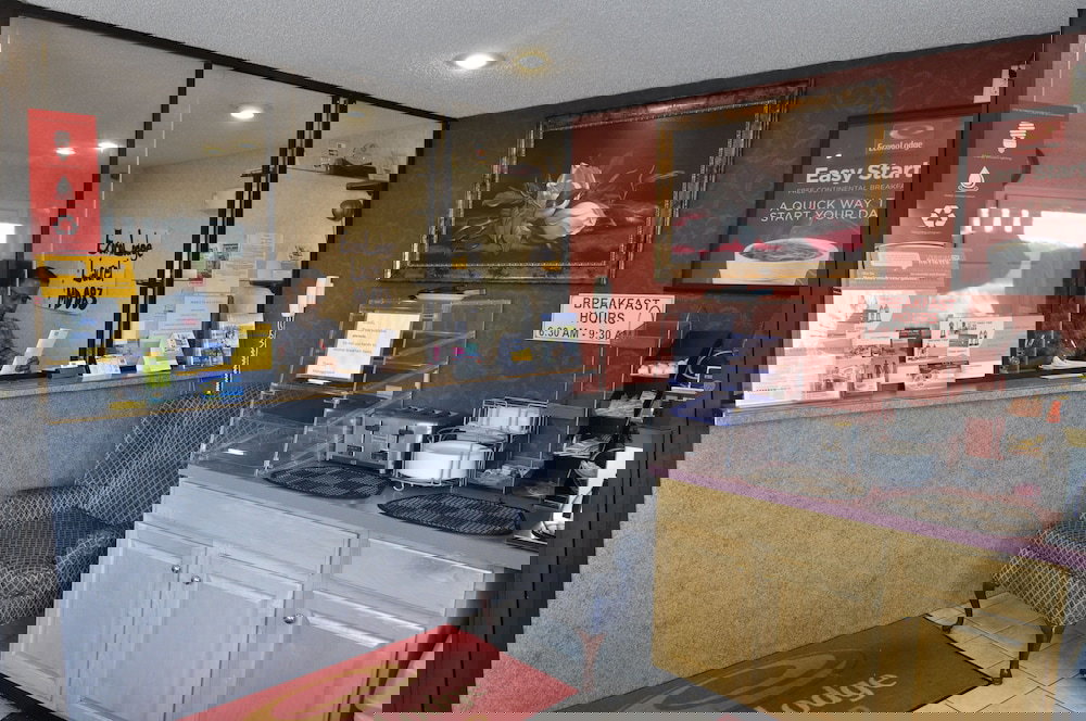 Econo Lodge Laurel Racetrack - thumb 2