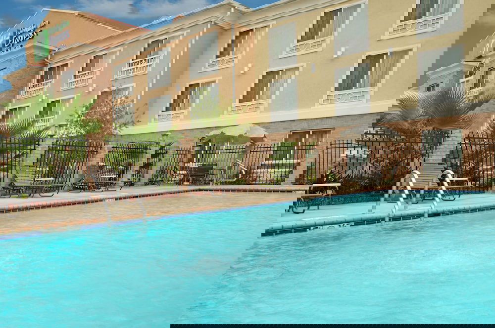 Holiday Inn Express & Suites Alexandria, An IHG Hotel - thumb 2