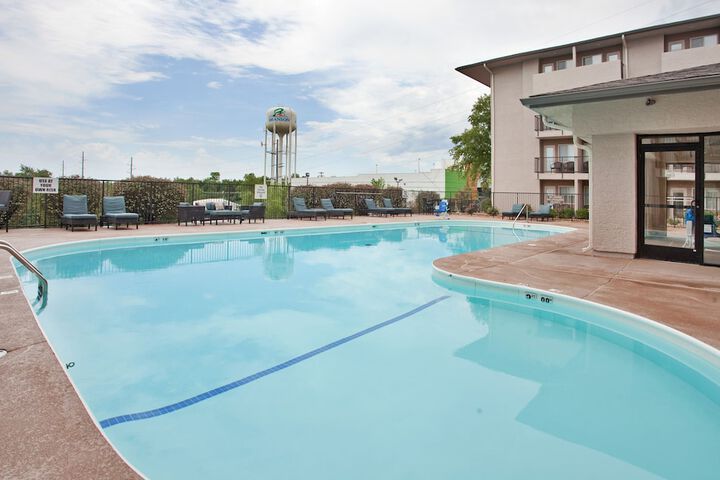 Holiday Inn Express Hotel & Suites Branson 76 Central, An IHG Hotel - thumb 1