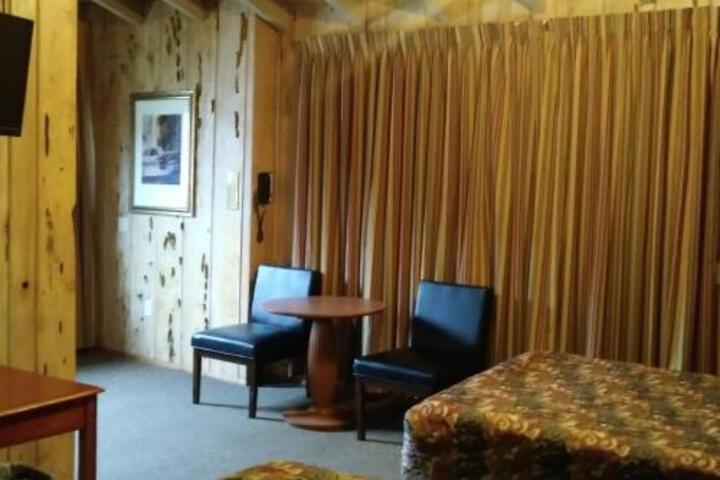 Bigfoot Motel - thumb 3
