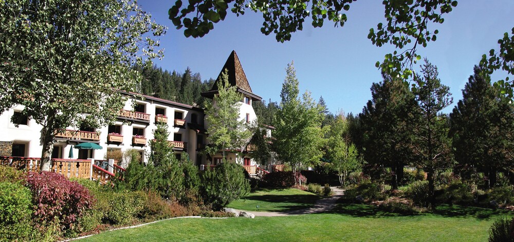 Olympic Village Inn - thumb 2