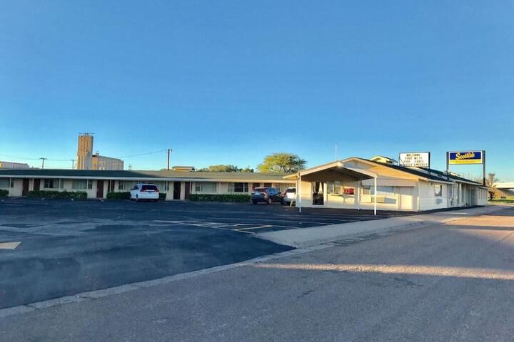 Scottish Inns & Suites - thumb 1