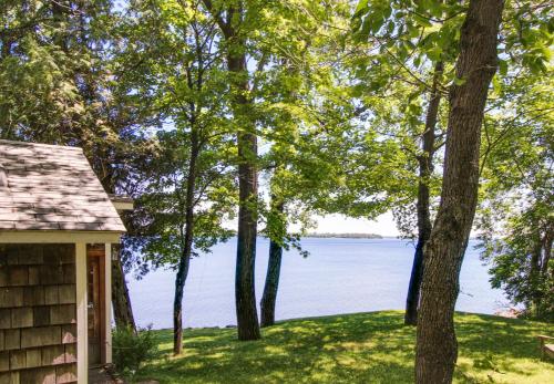 The Shoreline Cottage - thumb 1