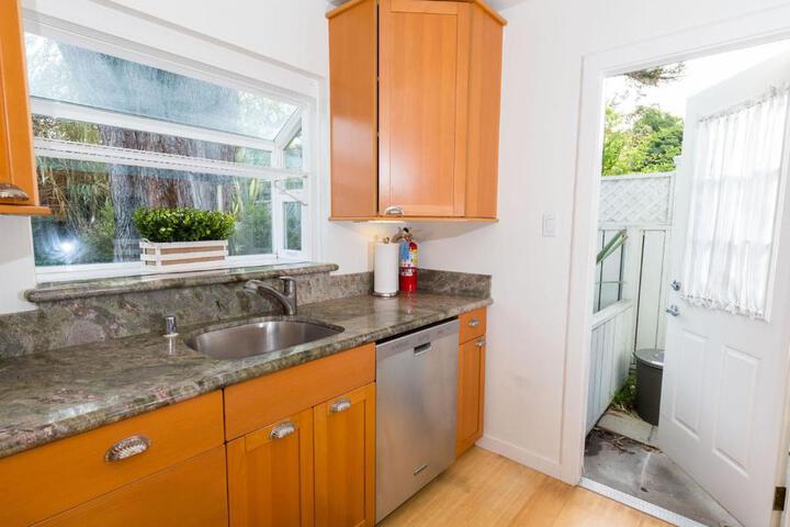 Island Cottage Your Home Away From Home - thumb 3