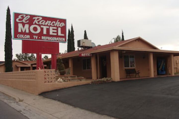 El Rancho Motel - thumb 0