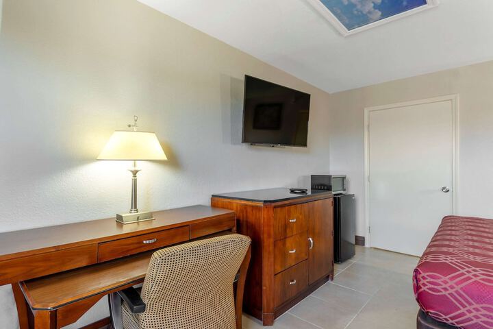 Econo Lodge - thumb 7