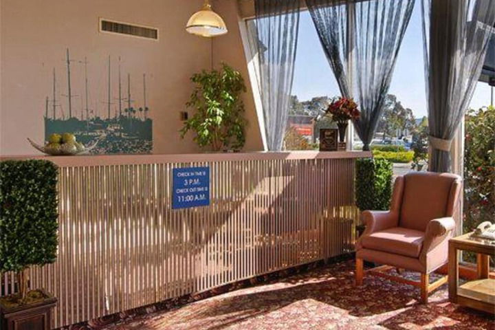 Rodeway Inn - thumb 1