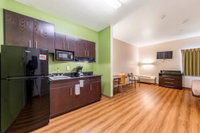 Super 8 by Wyndham Kenedy