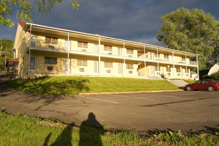 Janey Lynn Motel - thumb 1