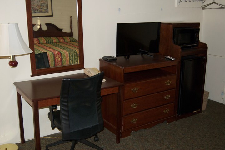 Janey Lynn Motel - thumb 3