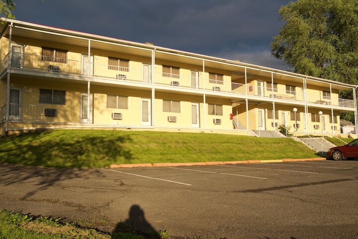 Janey Lynn Motel - thumb 2