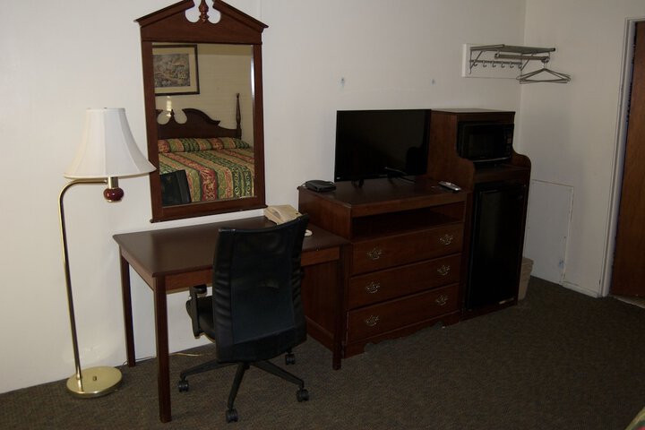 Janey Lynn Motel - thumb 4