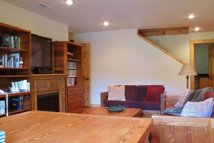 Whipkins Cove Beautiful 3 Bd Lakefront Getaway - thumb 3