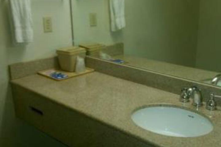 Scottish Inn & Suites Stafford - thumb 1