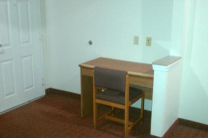 Scottish Inn & Suites Stafford - thumb 5