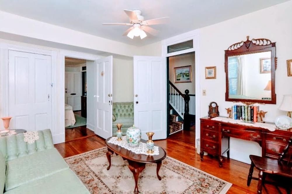 Colonial Beach Plaza Bed & Breakfast - thumb 3