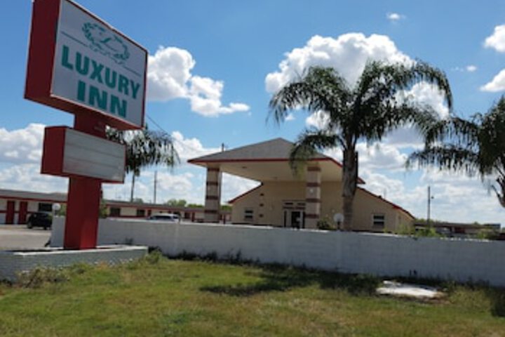 Luxury Inn & RV Park - thumb 0